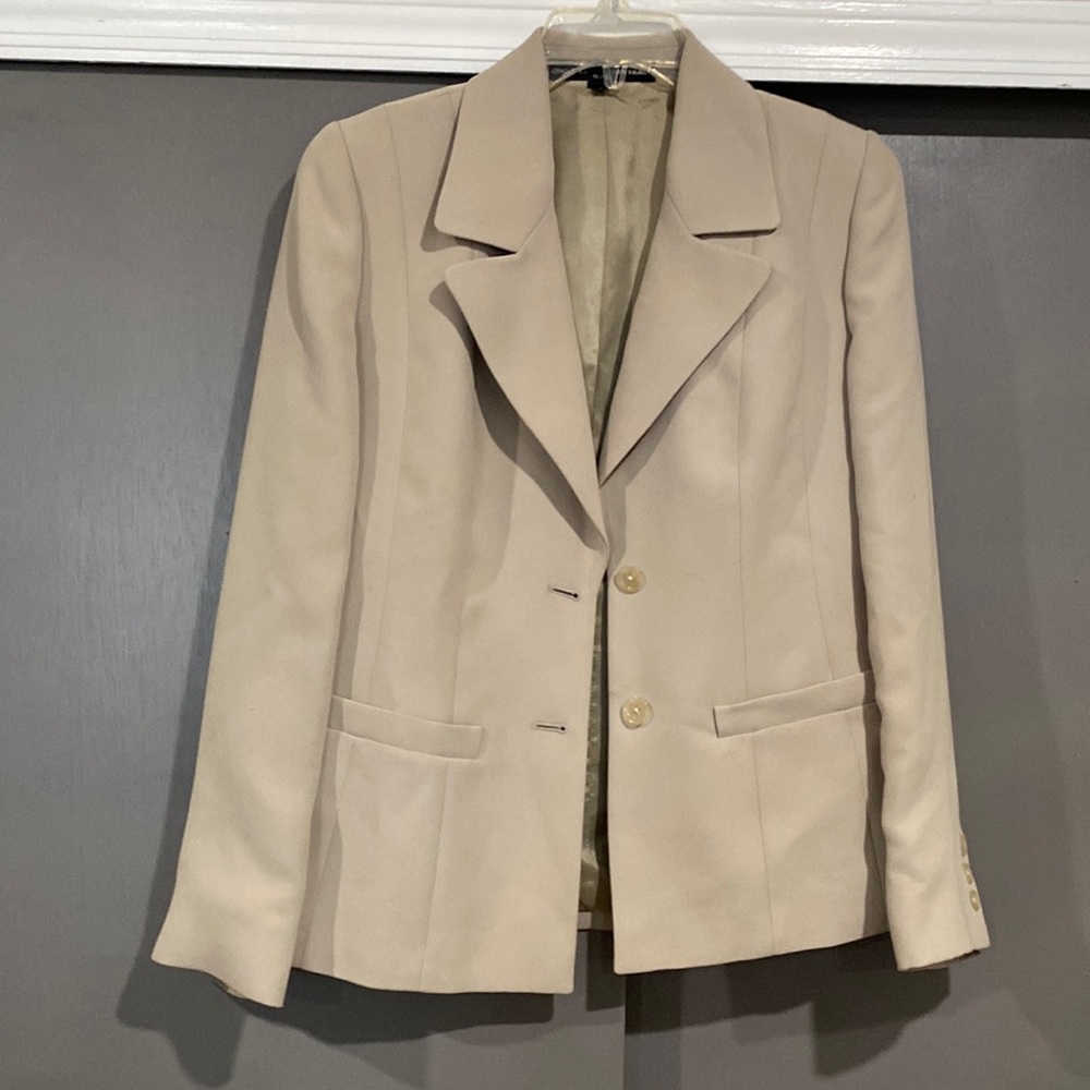 Linda Allard, by Ellen Tracy, beige blazer size for petite